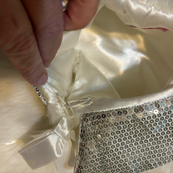 Toby NYC ivory and sequin collared faux fur wrap shawl size 4-14 - Picture 6 of 9